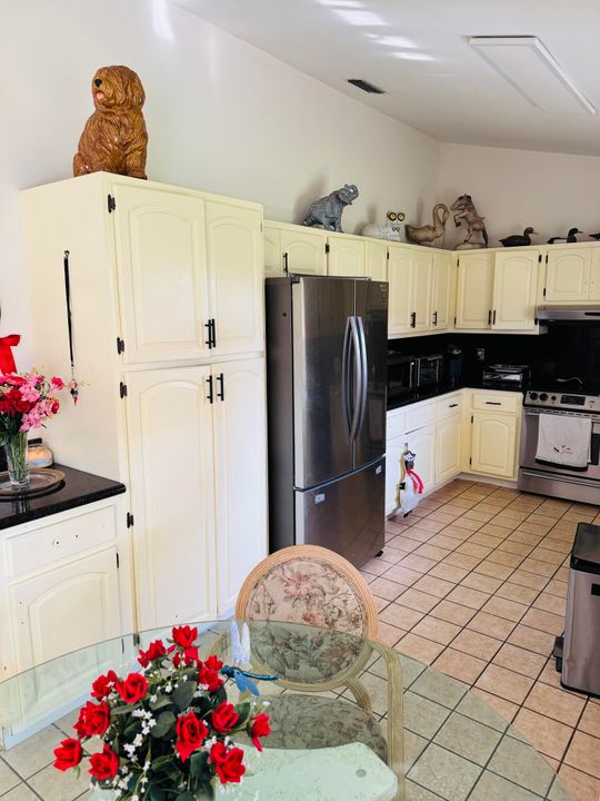 For Sale: $499,999 (4 beds, 2 baths, 1934 Square Feet)