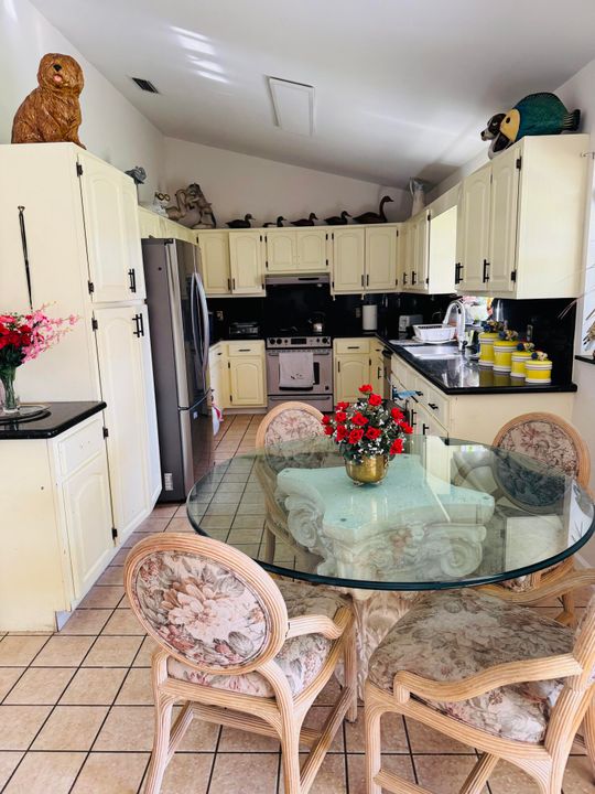 For Sale: $499,999 (4 beds, 2 baths, 1934 Square Feet)