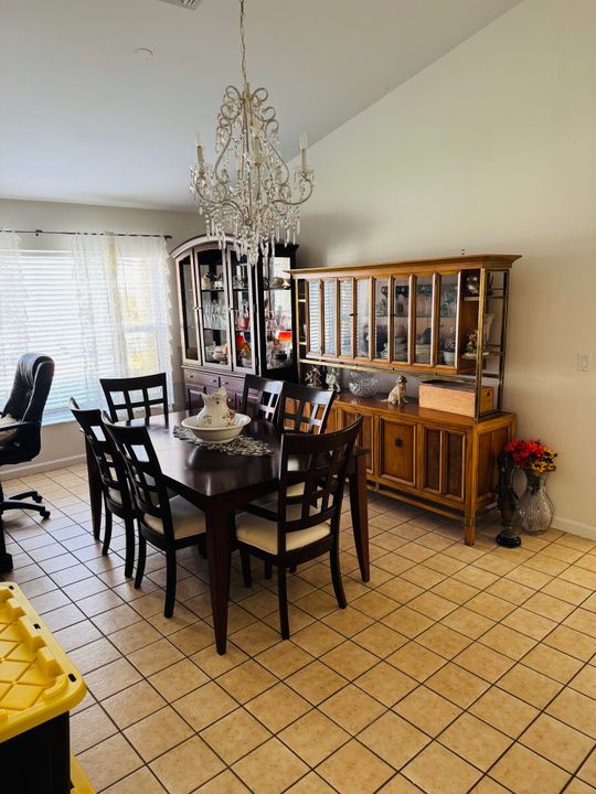 For Sale: $499,999 (4 beds, 2 baths, 1934 Square Feet)