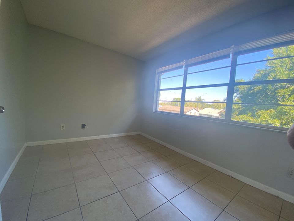 出租: $1,700 (3 贝兹, 1 浴室, 1050 平方英尺)