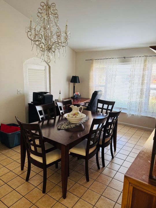 For Sale: $499,999 (4 beds, 2 baths, 1934 Square Feet)