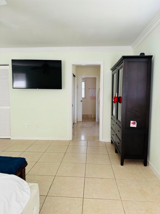 For Sale: $499,999 (4 beds, 2 baths, 1934 Square Feet)