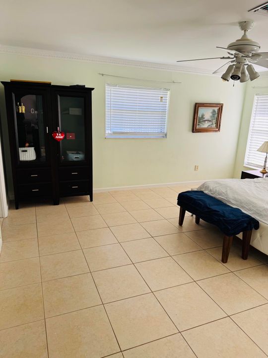 For Sale: $499,999 (4 beds, 2 baths, 1934 Square Feet)