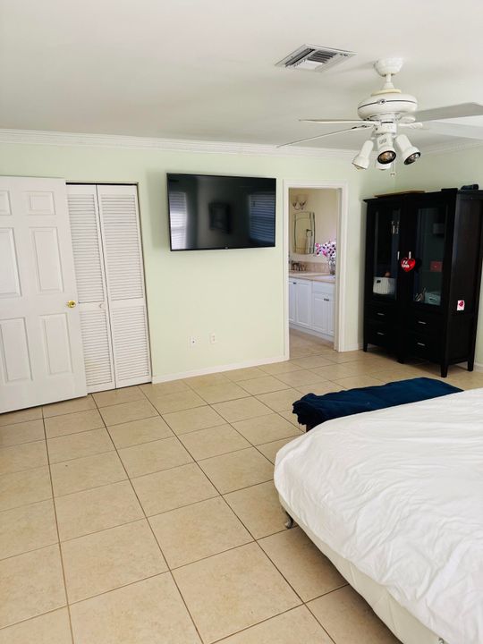 For Sale: $499,999 (4 beds, 2 baths, 1934 Square Feet)