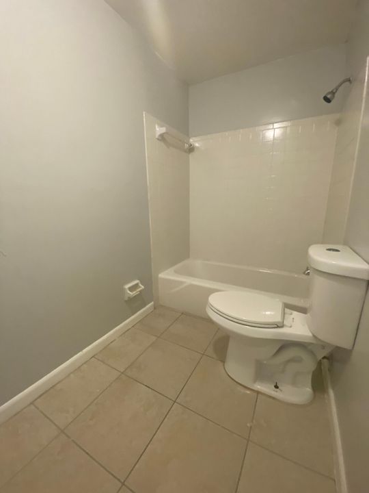 出租: $1,700 (3 贝兹, 1 浴室, 1050 平方英尺)