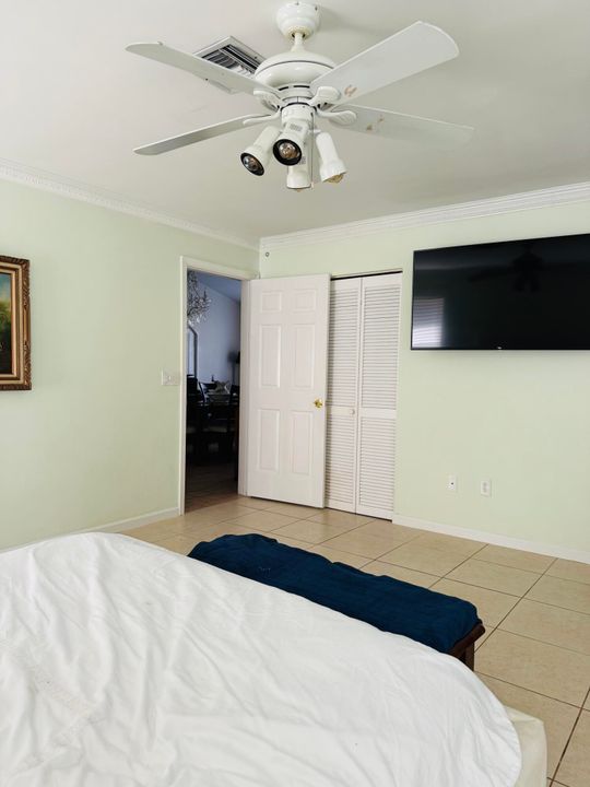 For Sale: $499,999 (4 beds, 2 baths, 1934 Square Feet)