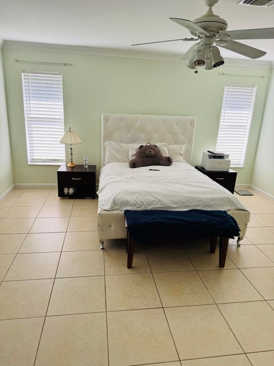 For Sale: $499,999 (4 beds, 2 baths, 1934 Square Feet)