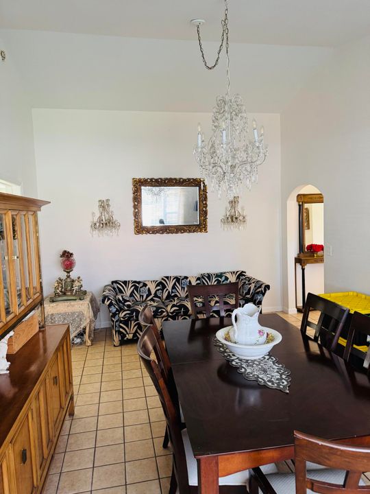 For Sale: $499,999 (4 beds, 2 baths, 1934 Square Feet)