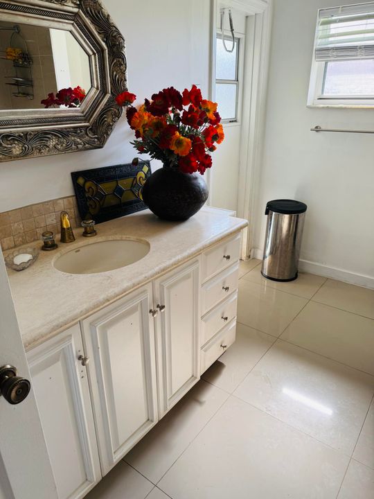 For Sale: $499,999 (4 beds, 2 baths, 1934 Square Feet)