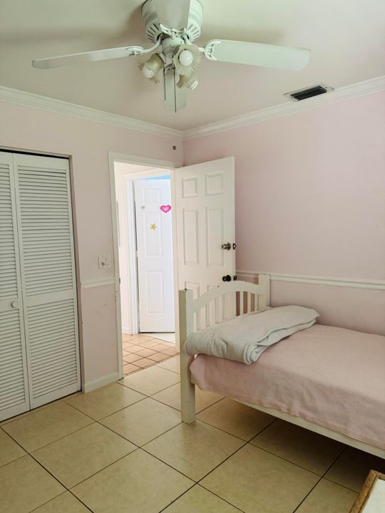 For Sale: $499,999 (4 beds, 2 baths, 1934 Square Feet)