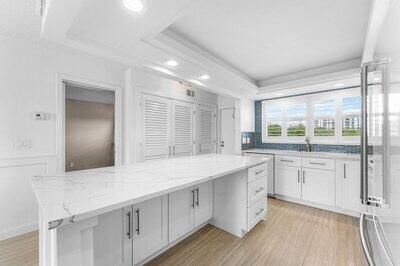 For Rent: $2,500 (2 beds, 2 baths, 963 Square Feet)