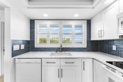 For Rent: $2,500 (2 beds, 2 baths, 963 Square Feet)