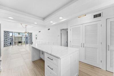 For Rent: $2,500 (2 beds, 2 baths, 963 Square Feet)