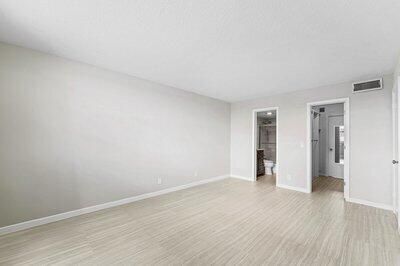 For Rent: $2,500 (2 beds, 2 baths, 963 Square Feet)