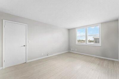 For Rent: $2,500 (2 beds, 2 baths, 963 Square Feet)