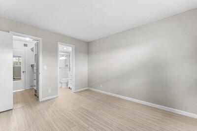 For Rent: $2,500 (2 beds, 2 baths, 963 Square Feet)