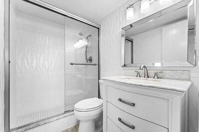 For Rent: $2,500 (2 beds, 2 baths, 963 Square Feet)