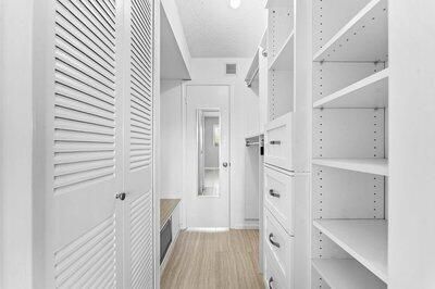 For Rent: $2,500 (2 beds, 2 baths, 963 Square Feet)