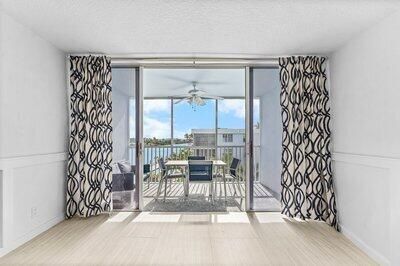 For Rent: $2,500 (2 beds, 2 baths, 963 Square Feet)