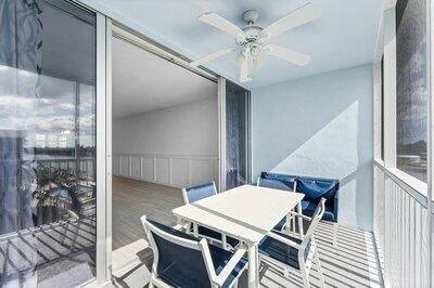 For Rent: $2,500 (2 beds, 2 baths, 963 Square Feet)