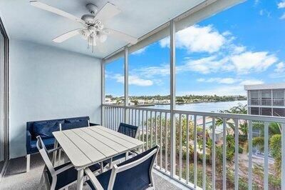 For Rent: $2,500 (2 beds, 2 baths, 963 Square Feet)