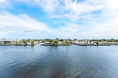 For Rent: $2,500 (2 beds, 2 baths, 963 Square Feet)