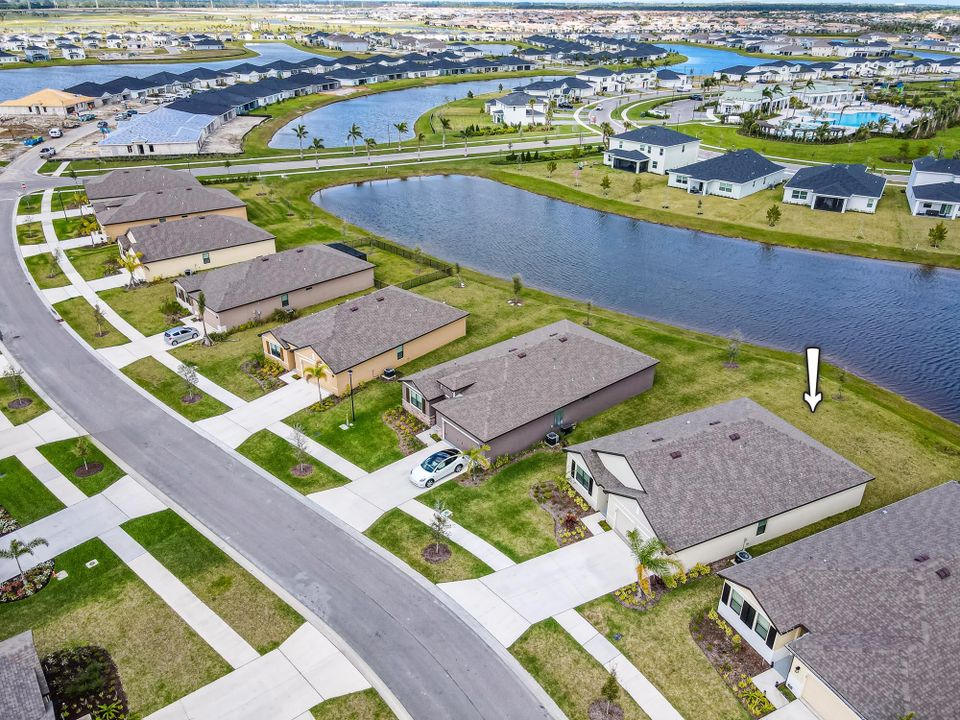 На продажу: $499,000 (4 спален, 2 ванн, 1828 Квадратных фут)