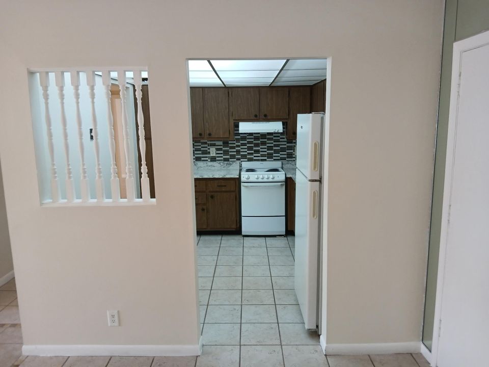 For Sale: $199,000 (2 beds, 2 baths, 1100 Square Feet)