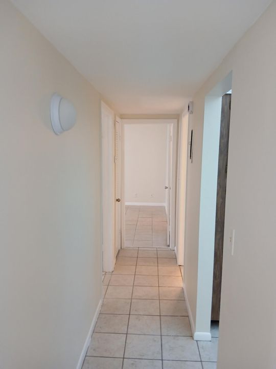 For Sale: $199,000 (2 beds, 2 baths, 1100 Square Feet)