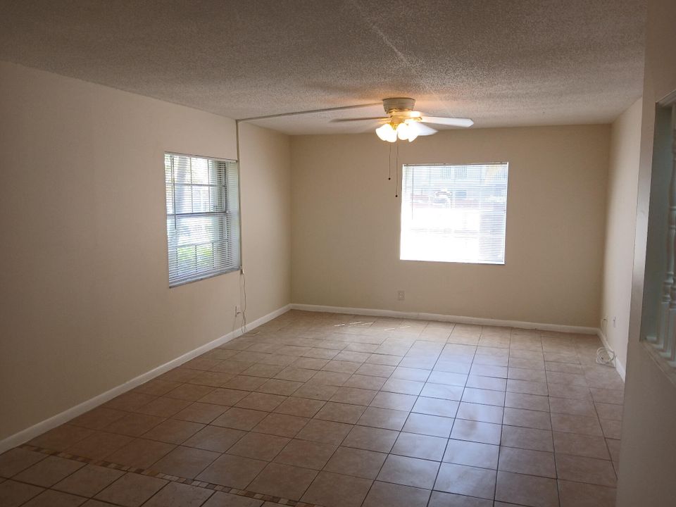 For Sale: $199,000 (2 beds, 2 baths, 1100 Square Feet)