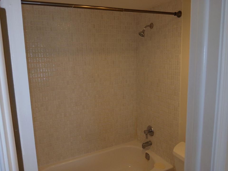 For Sale: $199,000 (2 beds, 2 baths, 1100 Square Feet)