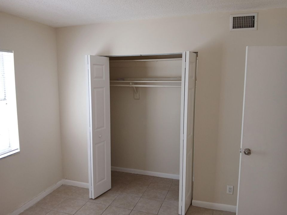 For Sale: $199,000 (2 beds, 2 baths, 1100 Square Feet)