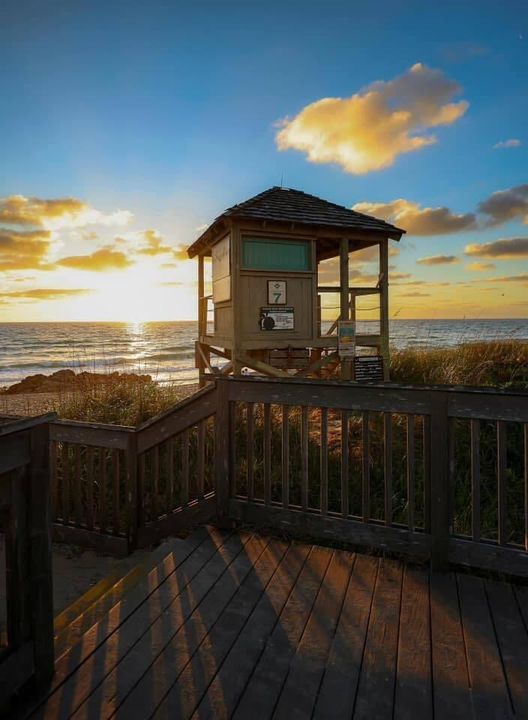 For Sale: $199,000 (2 beds, 2 baths, 1100 Square Feet)