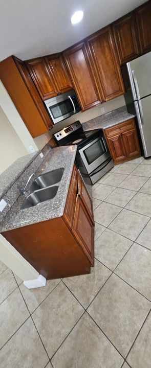 出租: $1,950 (2 贝兹, 2 浴室, 1216 平方英尺)