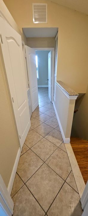 出租: $1,950 (2 贝兹, 2 浴室, 1216 平方英尺)