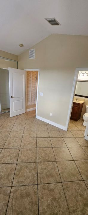 出租: $1,950 (2 贝兹, 2 浴室, 1216 平方英尺)