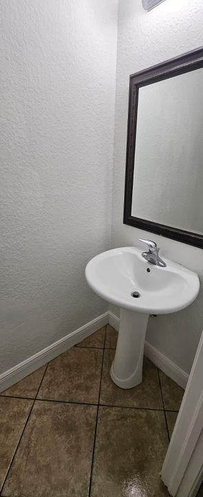 出租: $1,950 (2 贝兹, 2 浴室, 1216 平方英尺)