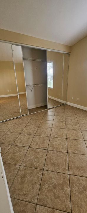 出租: $1,950 (2 贝兹, 2 浴室, 1216 平方英尺)