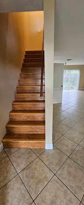 出租: $1,950 (2 贝兹, 2 浴室, 1216 平方英尺)