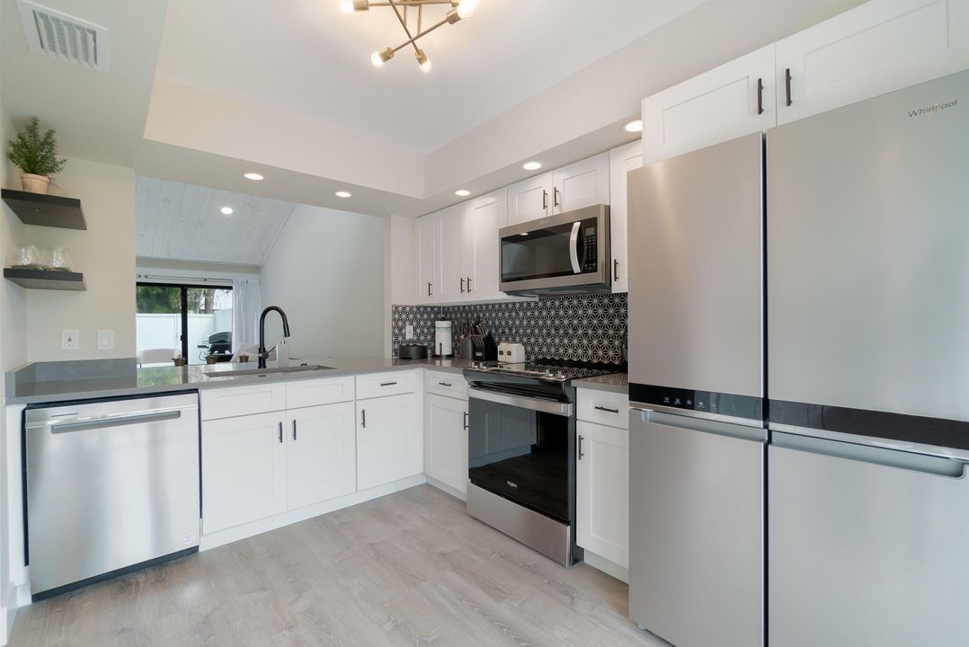 For Sale: $475,000 (2 beds, 2 baths, 1047 Square Feet)