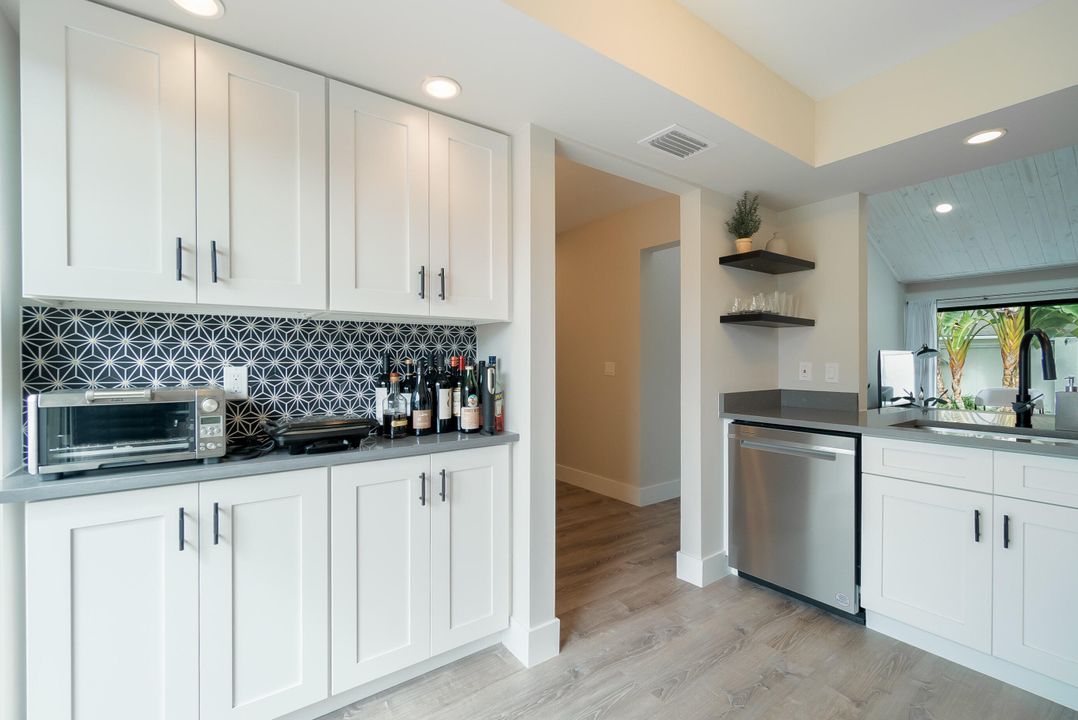 For Sale: $475,000 (2 beds, 2 baths, 1047 Square Feet)