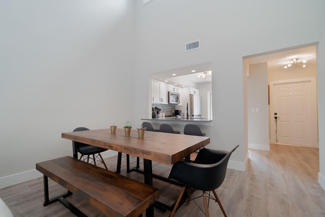 For Sale: $475,000 (2 beds, 2 baths, 1047 Square Feet)