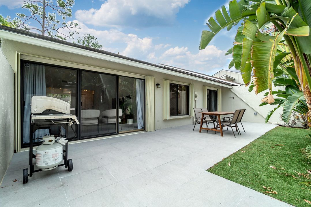 For Sale: $475,000 (2 beds, 2 baths, 1047 Square Feet)