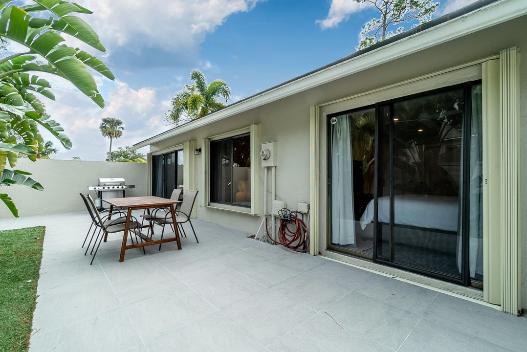 For Sale: $475,000 (2 beds, 2 baths, 1047 Square Feet)