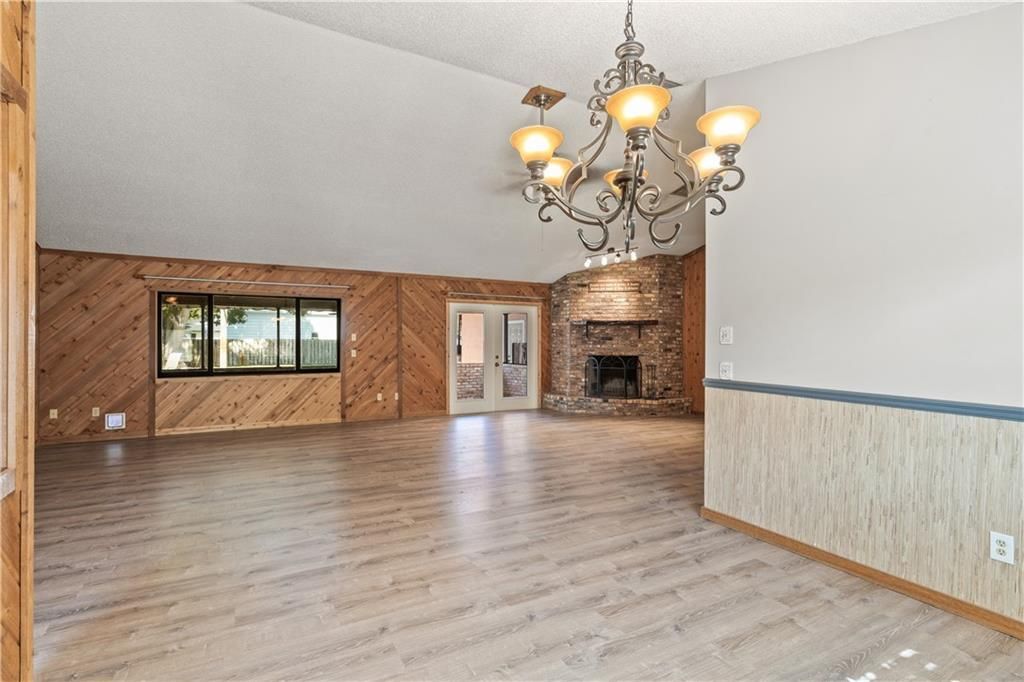 For Sale: $700,000 (3 beds, 2 baths, 1897 Square Feet)