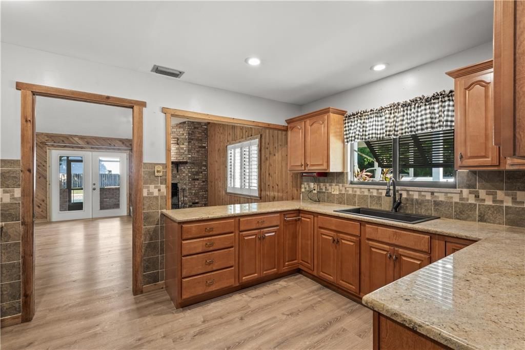 For Sale: $700,000 (3 beds, 2 baths, 1897 Square Feet)