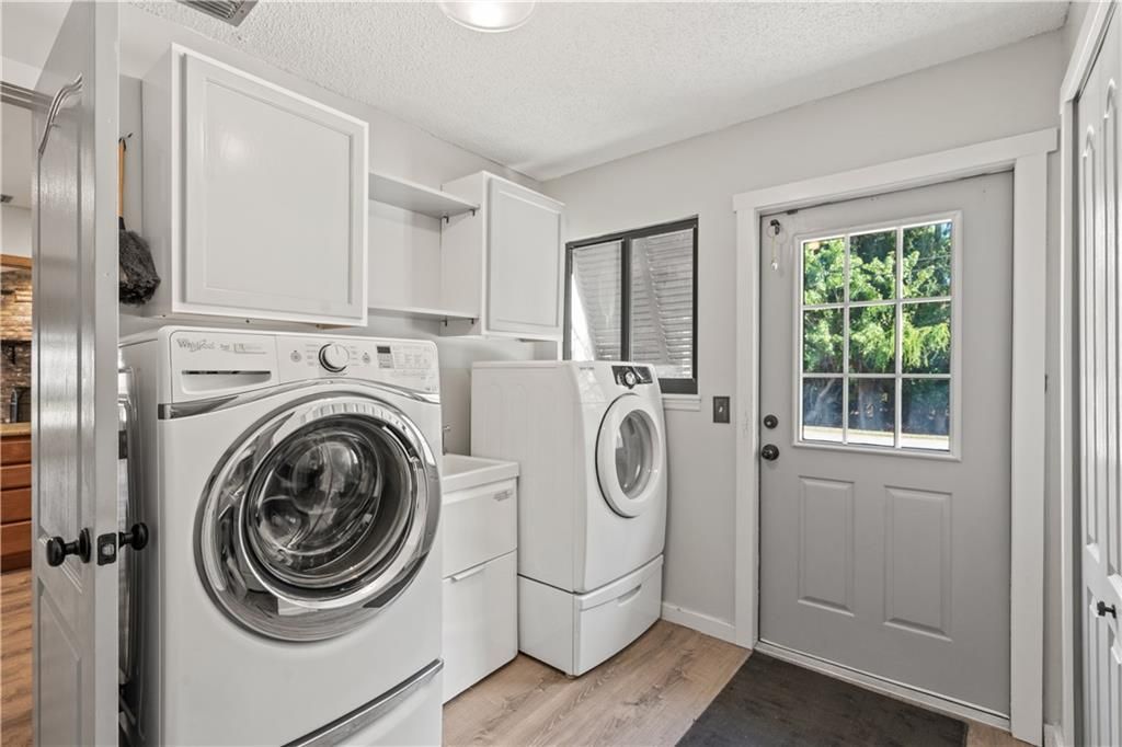 For Sale: $700,000 (3 beds, 2 baths, 1897 Square Feet)