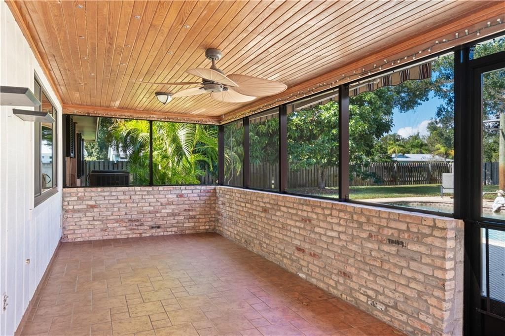 For Sale: $700,000 (3 beds, 2 baths, 1897 Square Feet)