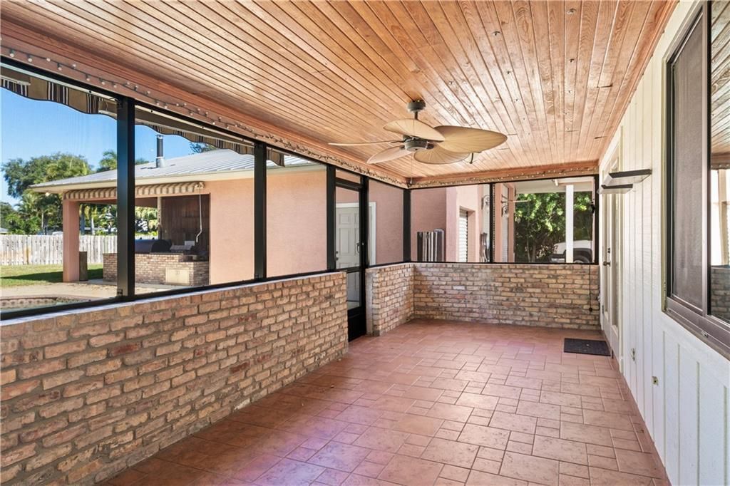 For Sale: $700,000 (3 beds, 2 baths, 1897 Square Feet)