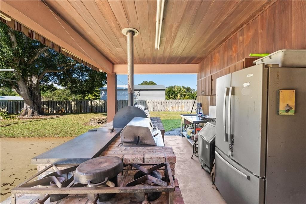 For Sale: $700,000 (3 beds, 2 baths, 1897 Square Feet)